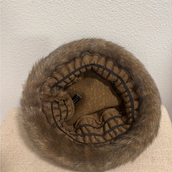 Luxurius Faux and Beaver Fur Coat - Picture 5 of 11